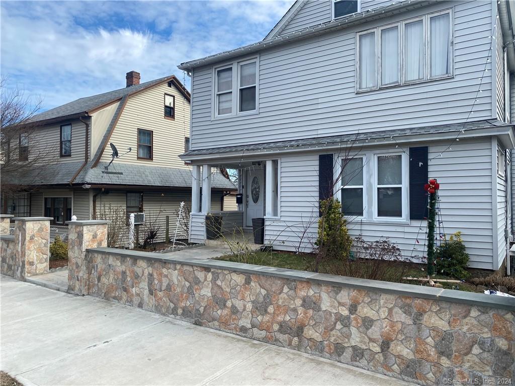 Rental Property at Salem Street 159, Bridgeport, Connecticut - Bedrooms: 3 
Bathrooms: 1 
Rooms: 6  - $2,400 MO.