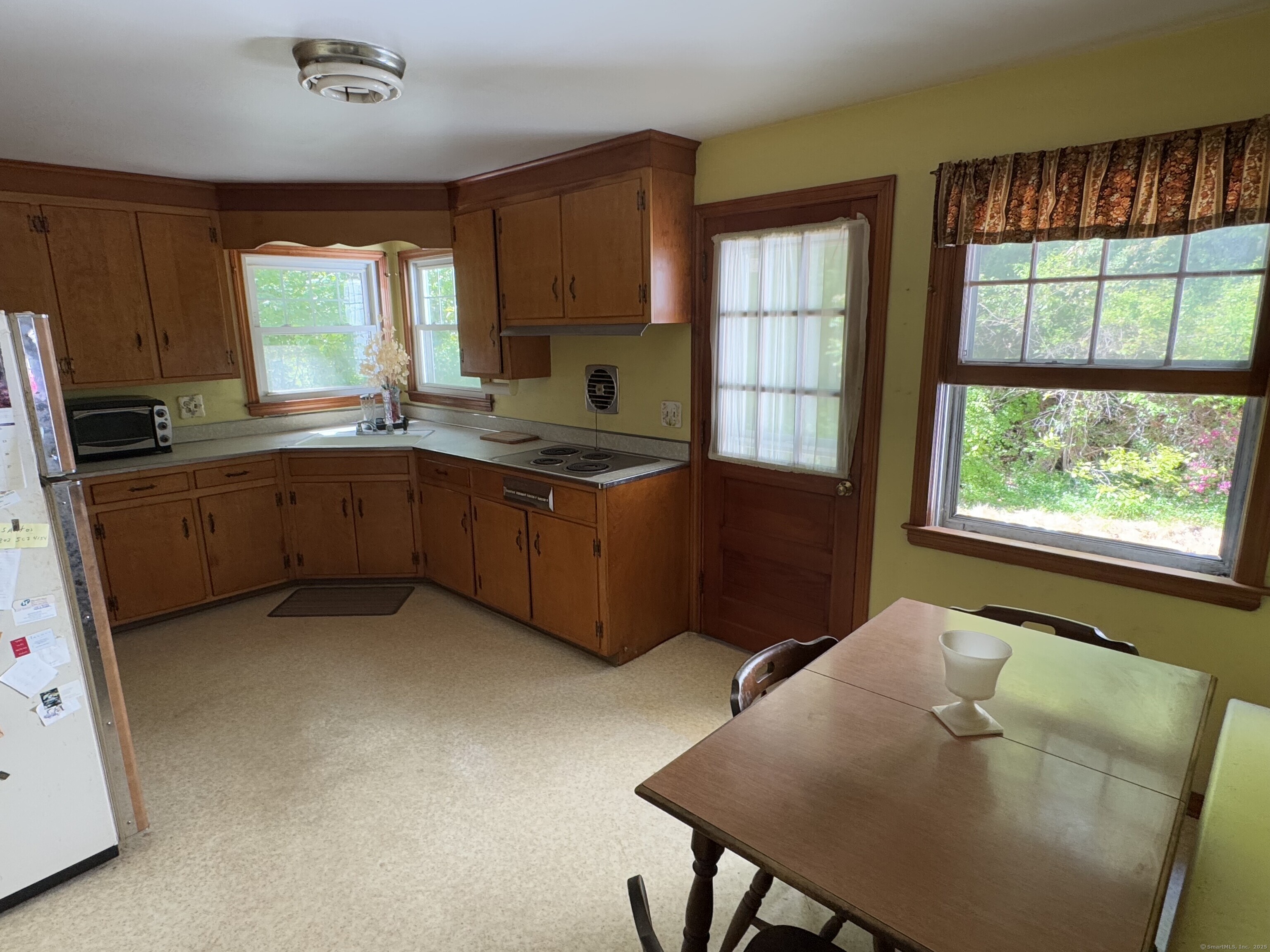 472 Strong Street, East Haven, Connecticut image 17