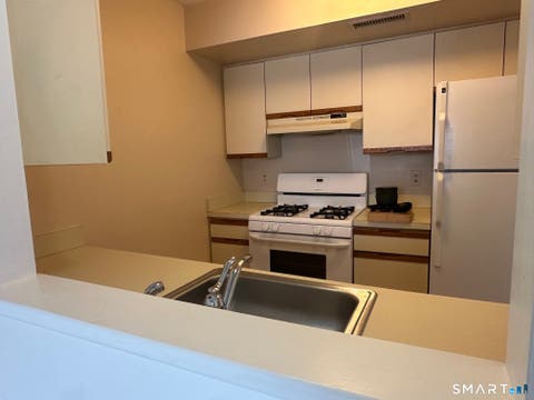 Tiny photo for 1690 Dixwell Avenue #B6, Hamden, CT 06514 (MLS # 24200103)