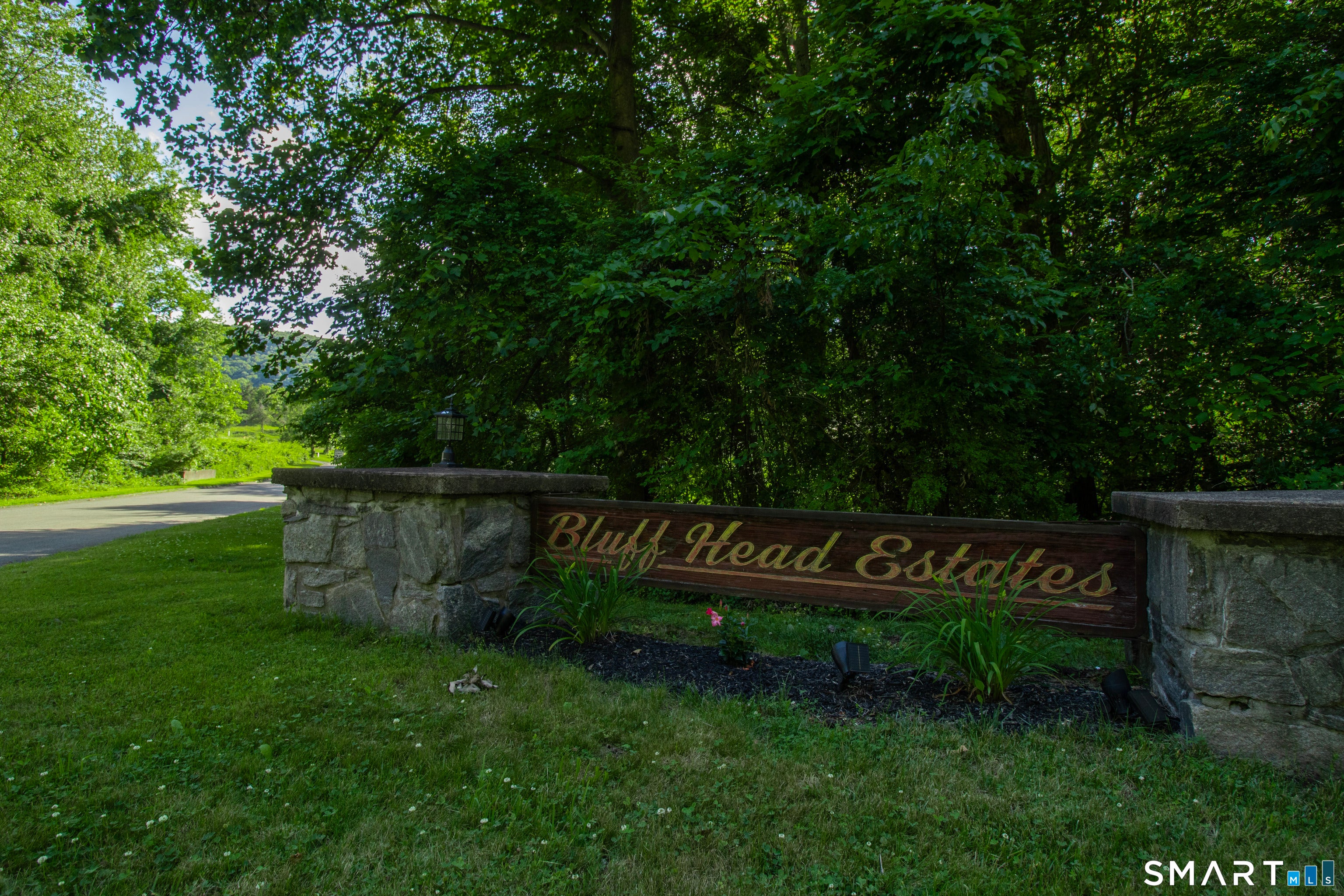 216 Bluff View Drive