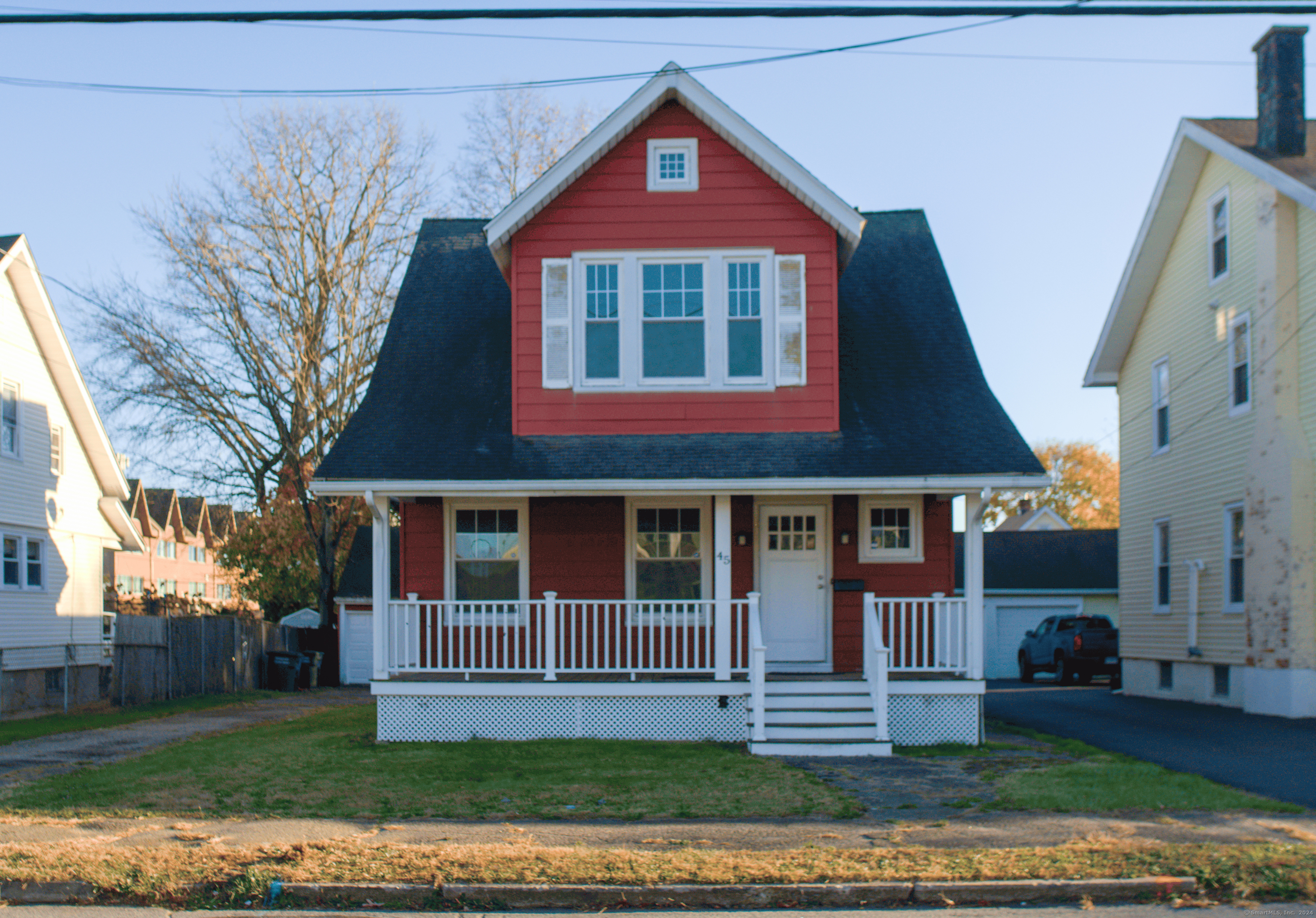 Glendale Avenue, Bridgeport, Connecticut - 4 Bedrooms  
2 Bathrooms  
8 Rooms - 