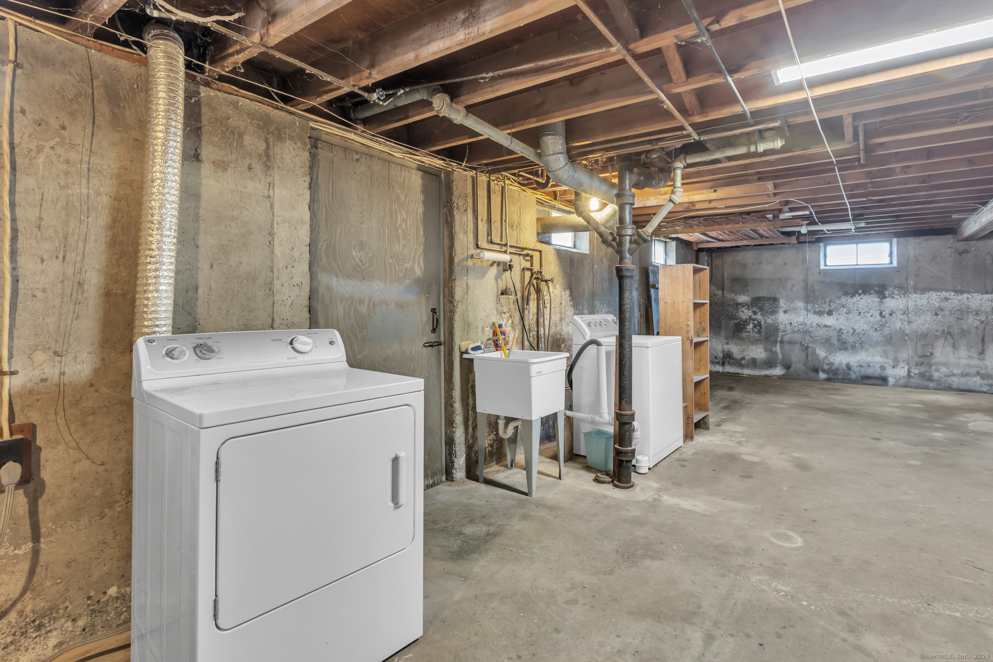 South Windsor, Connecticut 06074, United States, 3 Bedrooms Bedrooms, ,2 BathroomsBathrooms,Residential,Active,249063