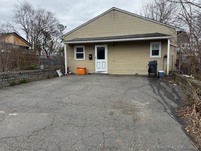 Toros Avenue, Waterbury, Connecticut - 2 Bedrooms  
1 Bathrooms  
4 Rooms - 