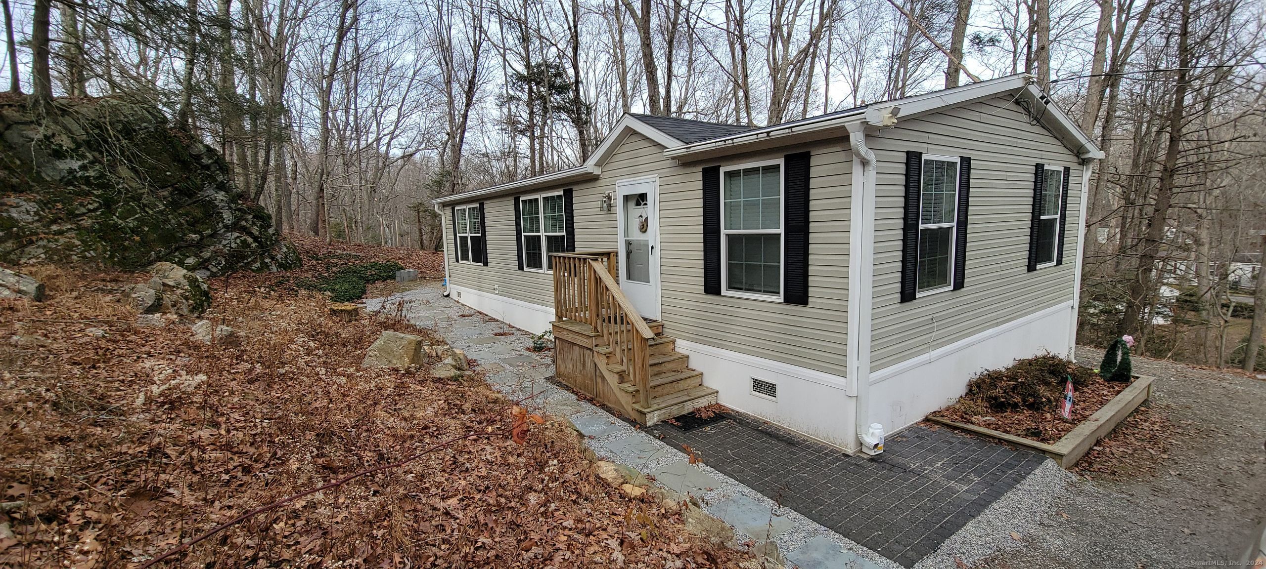 Property for Sale at Evergreen Park, Clinton, Connecticut - Bedrooms: 3 
Bathrooms: 2 
Rooms: 5  - $129,000