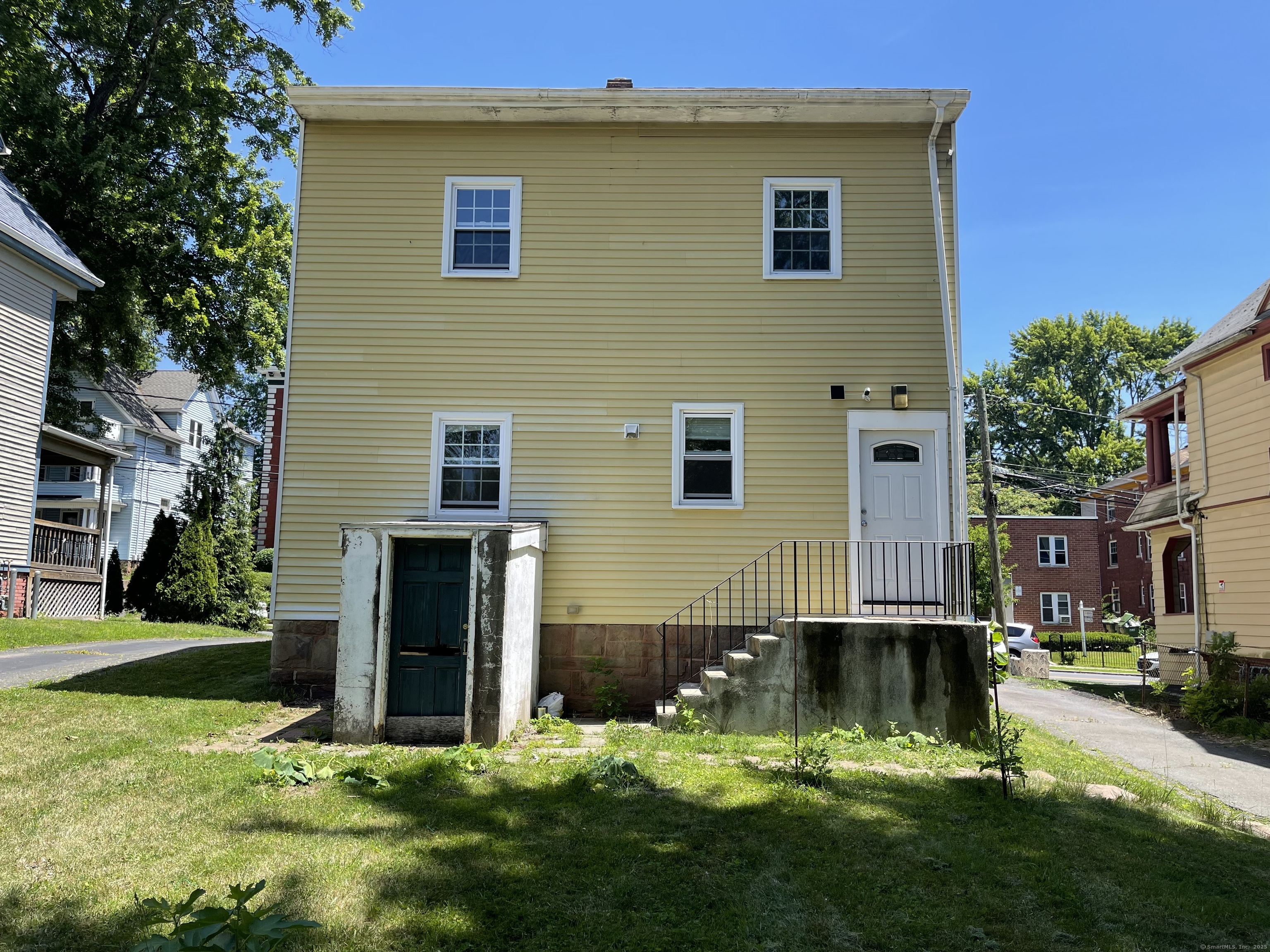 Hartford, Connecticut 06105, United States, 4 Bedrooms Bedrooms, ,2 BathroomsBathrooms,Residential,Active,158743