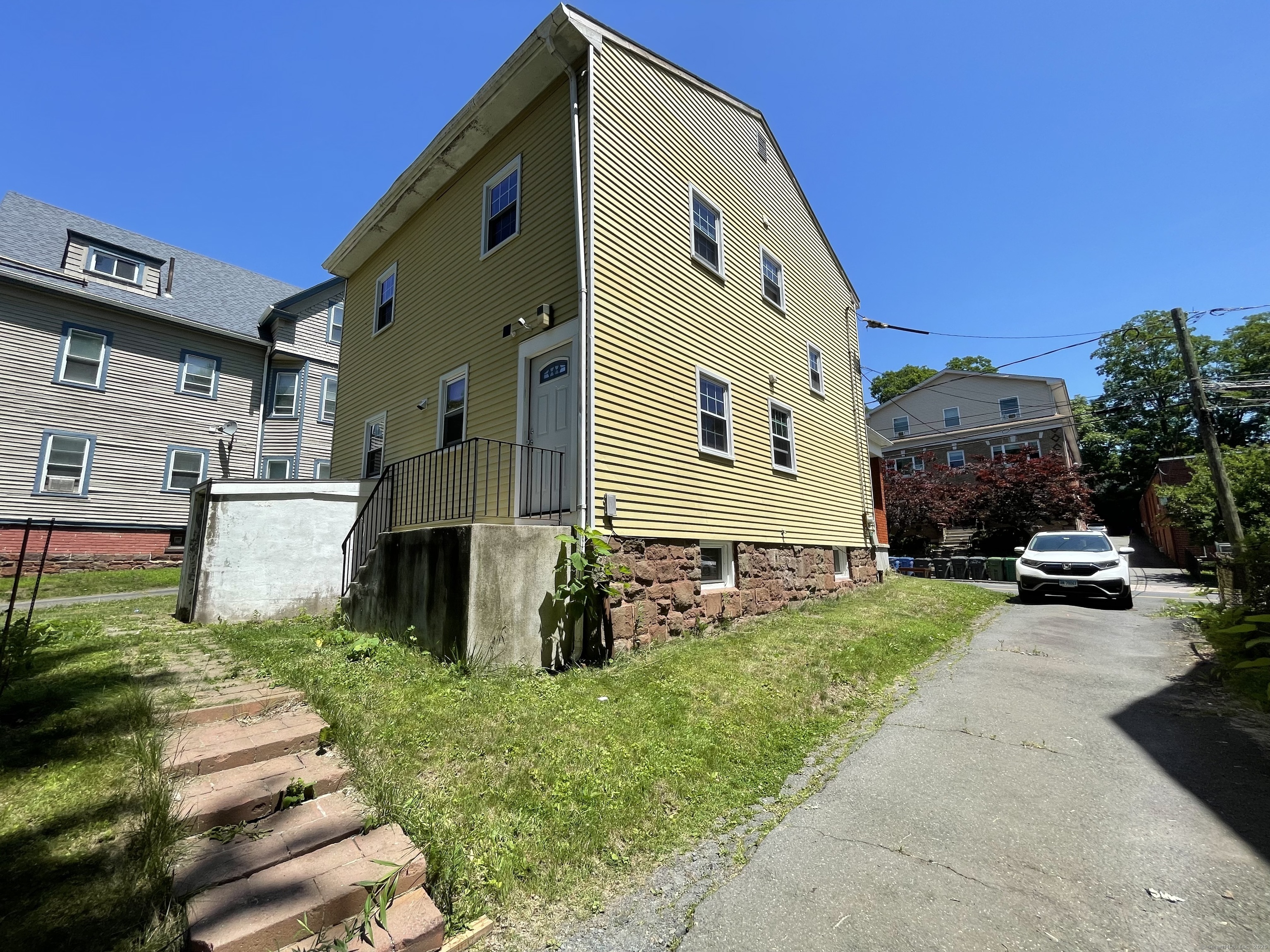 Hartford, Connecticut 06105, United States, 4 Bedrooms Bedrooms, ,2 BathroomsBathrooms,Residential,Active,158743