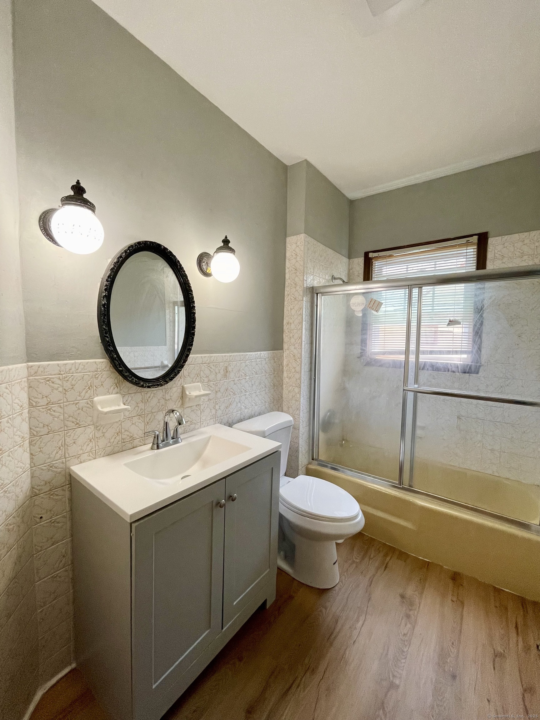 Hartford, Connecticut 06105, United States, 4 Bedrooms Bedrooms, ,2 BathroomsBathrooms,Residential,Active,158743