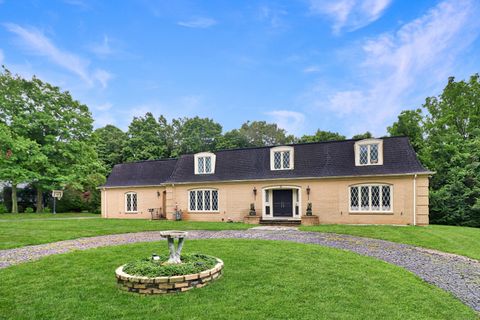 Photo of 611 Bunker Hill Avenue, Waterbury, CT 06708 (MLS # 24155020)