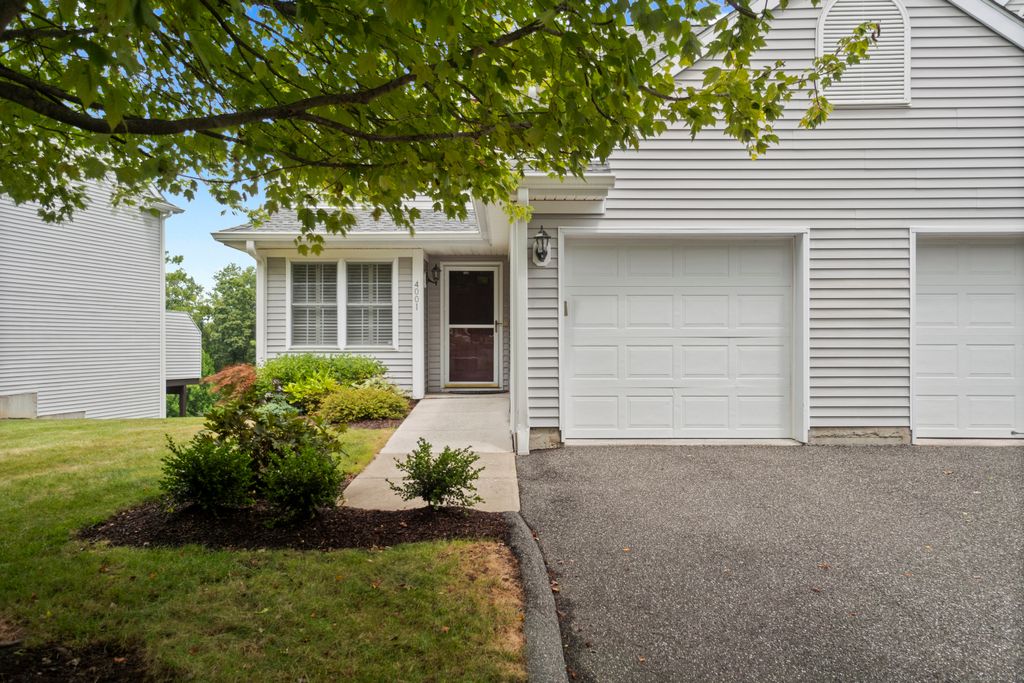 Photo of 4001 Heartwood Lane #4001, Danbury, CT 06811 (MLS # 24146425)