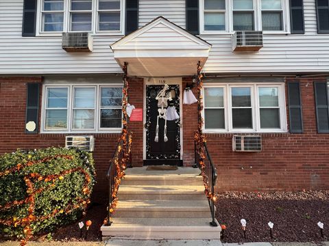 Photo of 119 Frederick Street #APT 2R, New Haven, CT 06515 (MLS # 24137676)