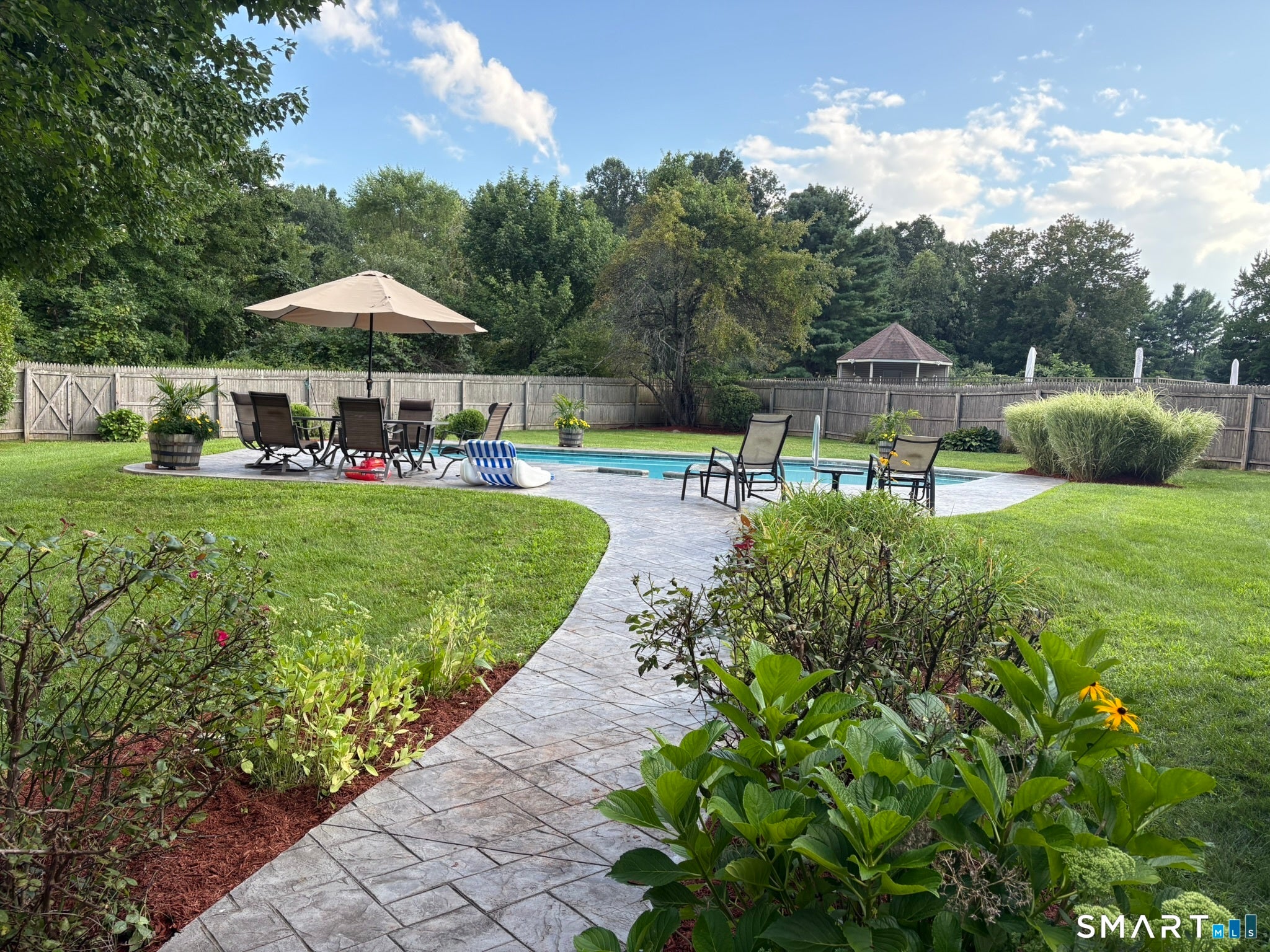 11 Weatherside Drive