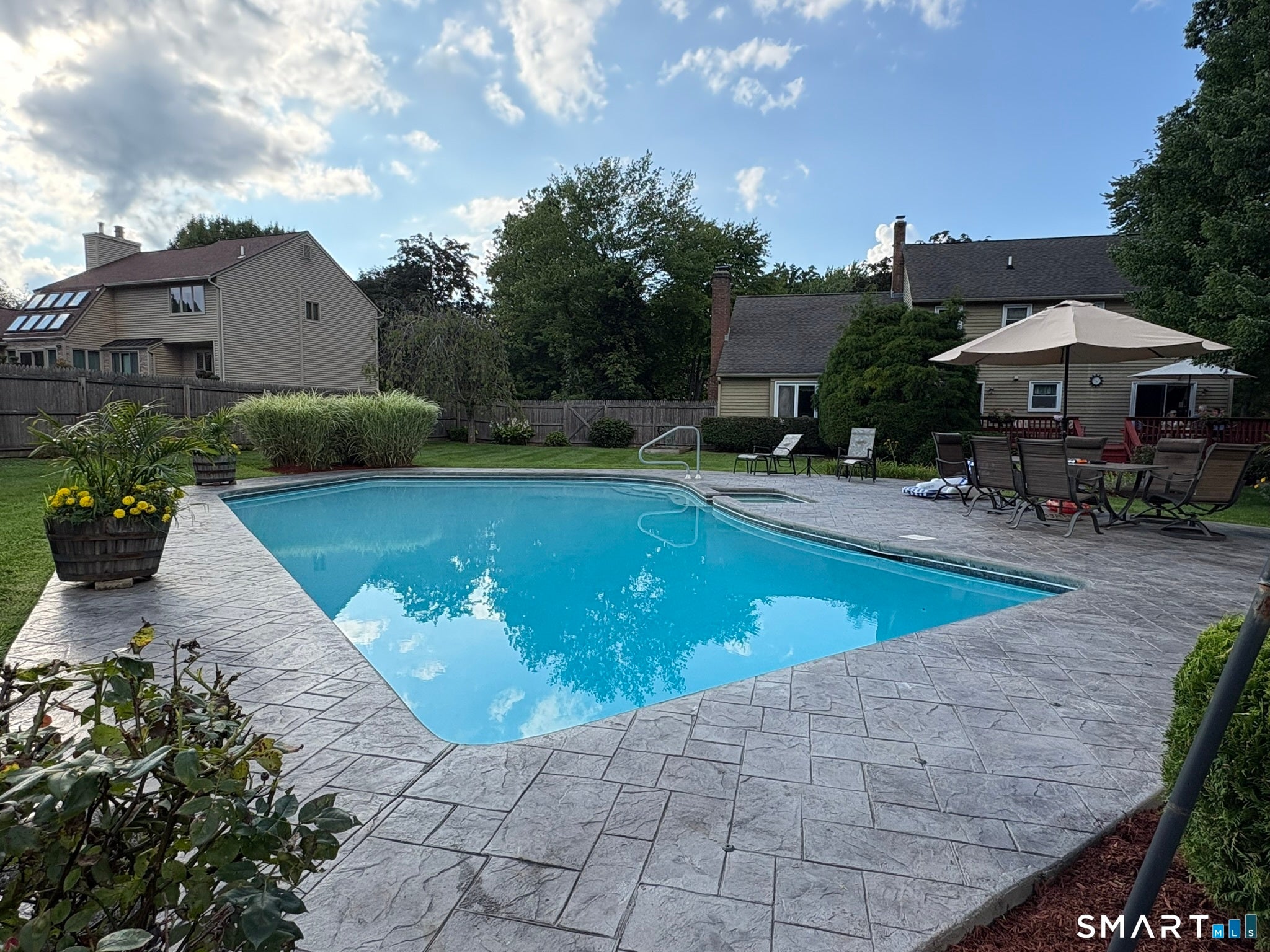 11 Weatherside Drive