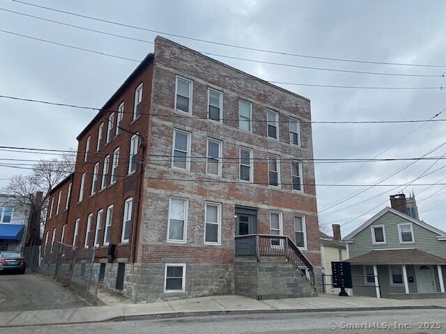 Rental Property at Pearl Street 4, New London, Connecticut - Bedrooms: 1 
Bathrooms: 1 
Rooms: 4  - $1,400 MO.