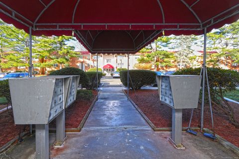 Tiny photo for 1080 New Haven Avenue #APT 113, Milford, CT 06460 (MLS # 24141813)