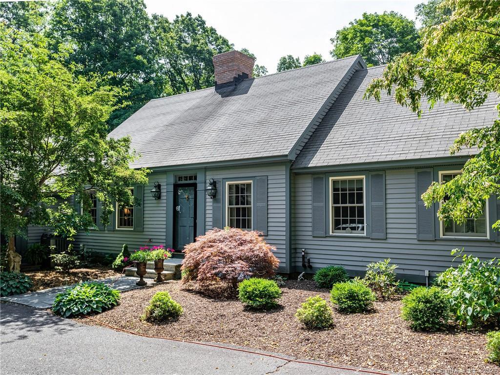 Property for Sale at 122 Crest Road, Middlebury, Connecticut - Bedrooms: 3 
Bathrooms: 3 
Rooms: 8  - $999,000
