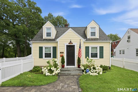 Photo of 134 Oakwood Avenue, West Hartford, CT 06119 (MLS # 24199334)