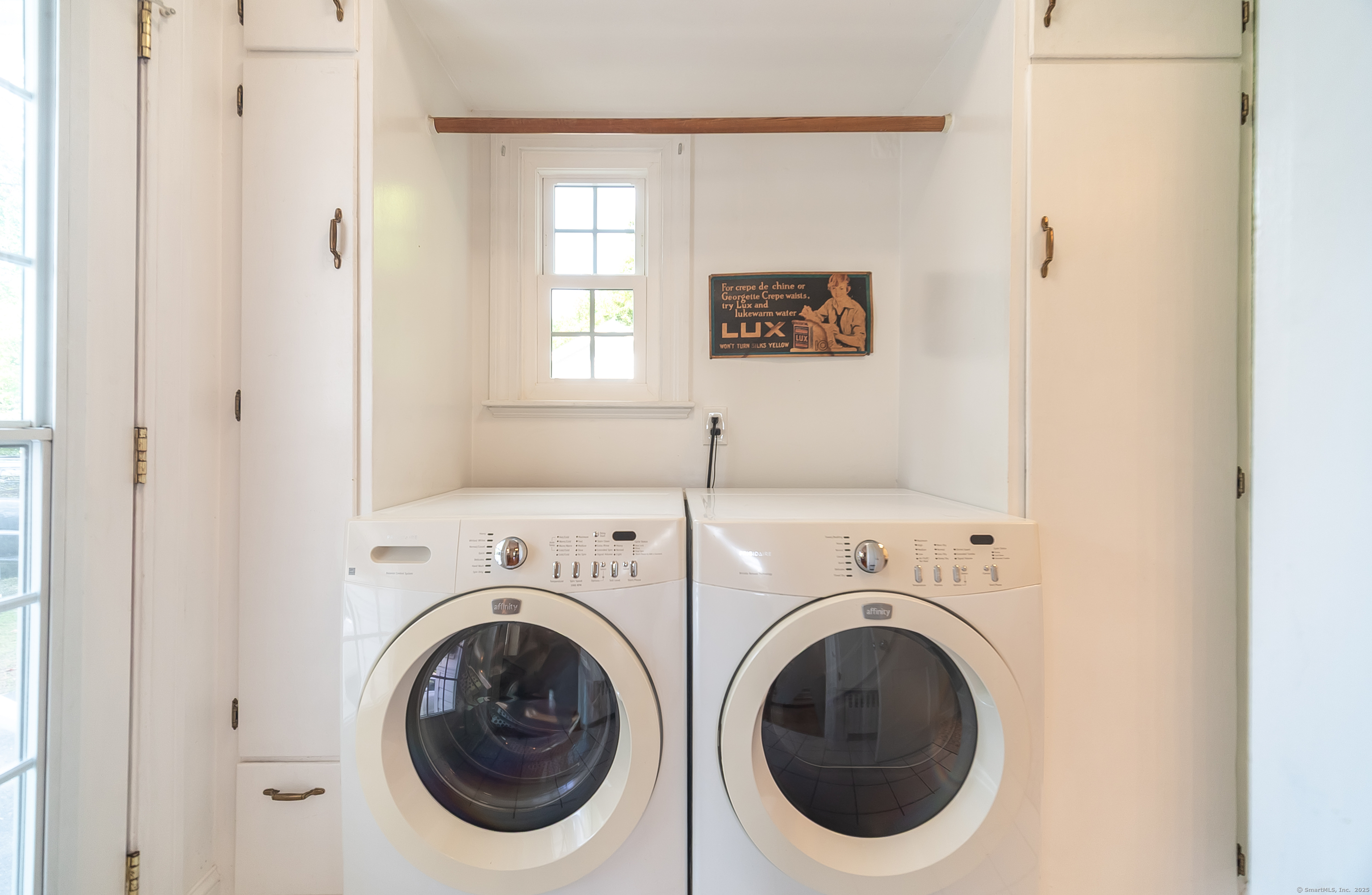 Windsor, Connecticut 06095, United States, 3 Bedrooms Bedrooms, ,2 BathroomsBathrooms,Residential,Active,220224