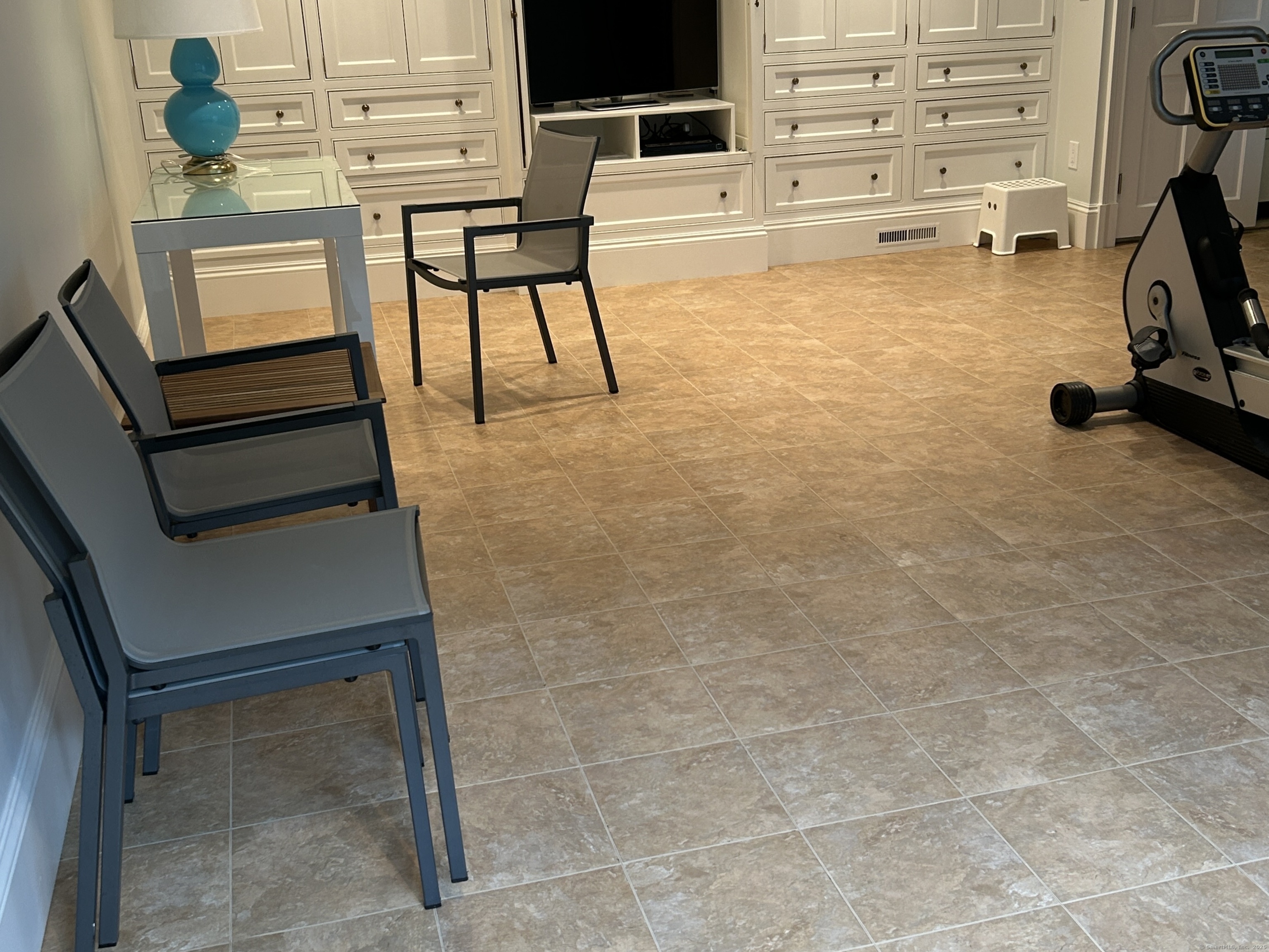 Fairfield, Connecticut 06824, United States, 4 Bedrooms Bedrooms, ,5 BathroomsBathrooms,Residential,Active,218150