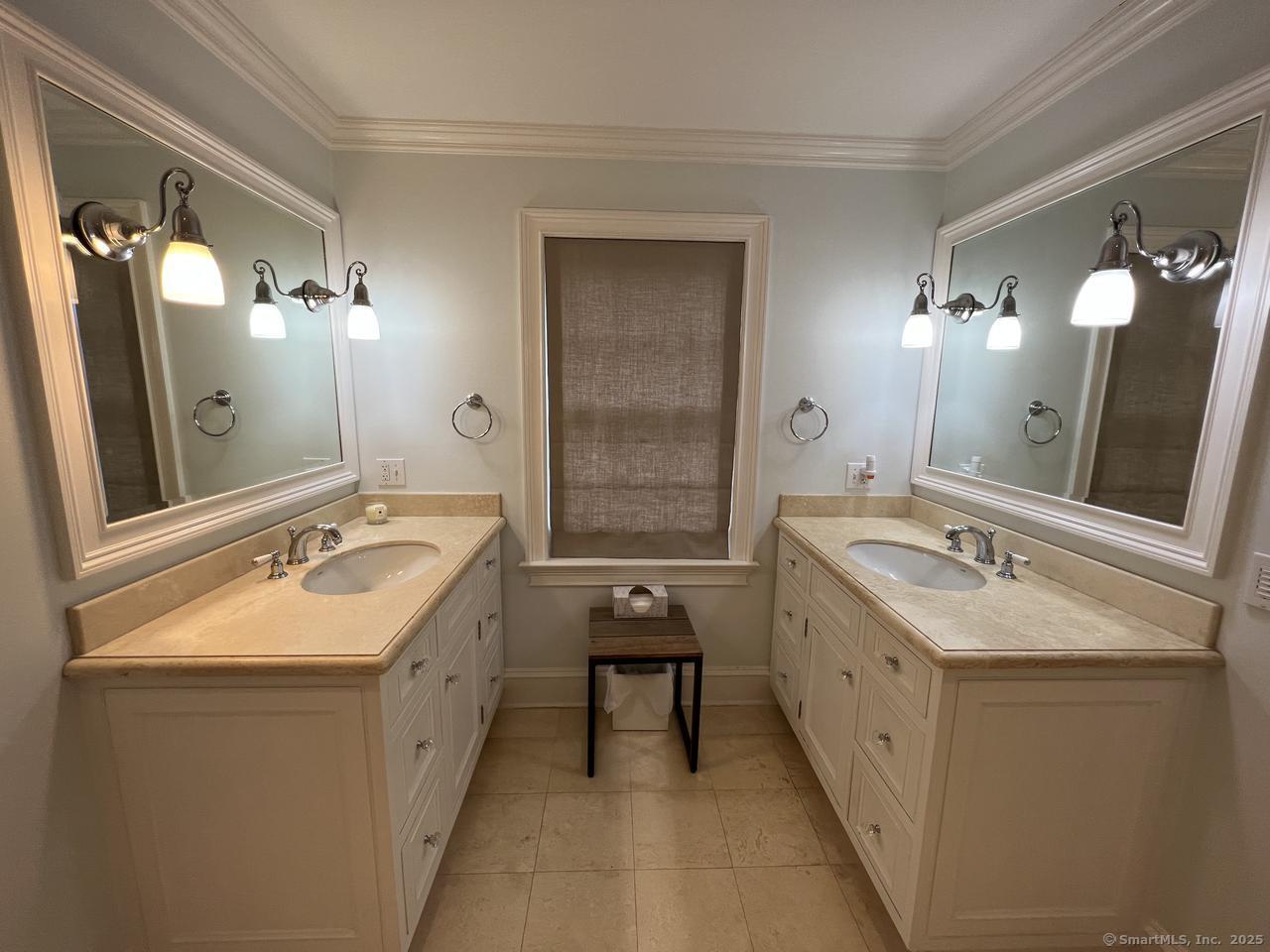 Fairfield, Connecticut 06824, United States, 4 Bedrooms Bedrooms, ,5 BathroomsBathrooms,Residential,Active,218150