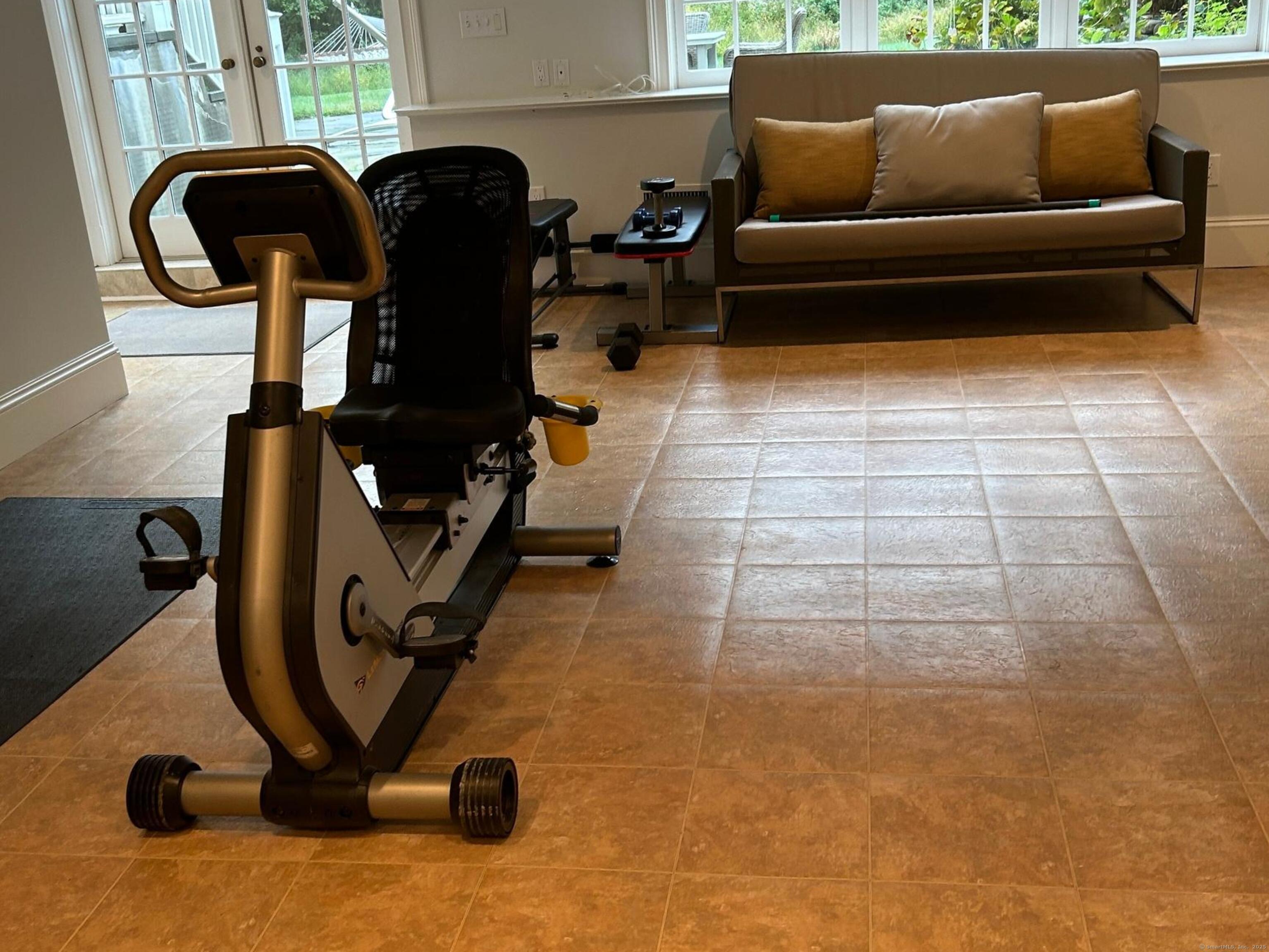 Fairfield, Connecticut 06824, United States, 4 Bedrooms Bedrooms, ,5 BathroomsBathrooms,Residential,Active,218150