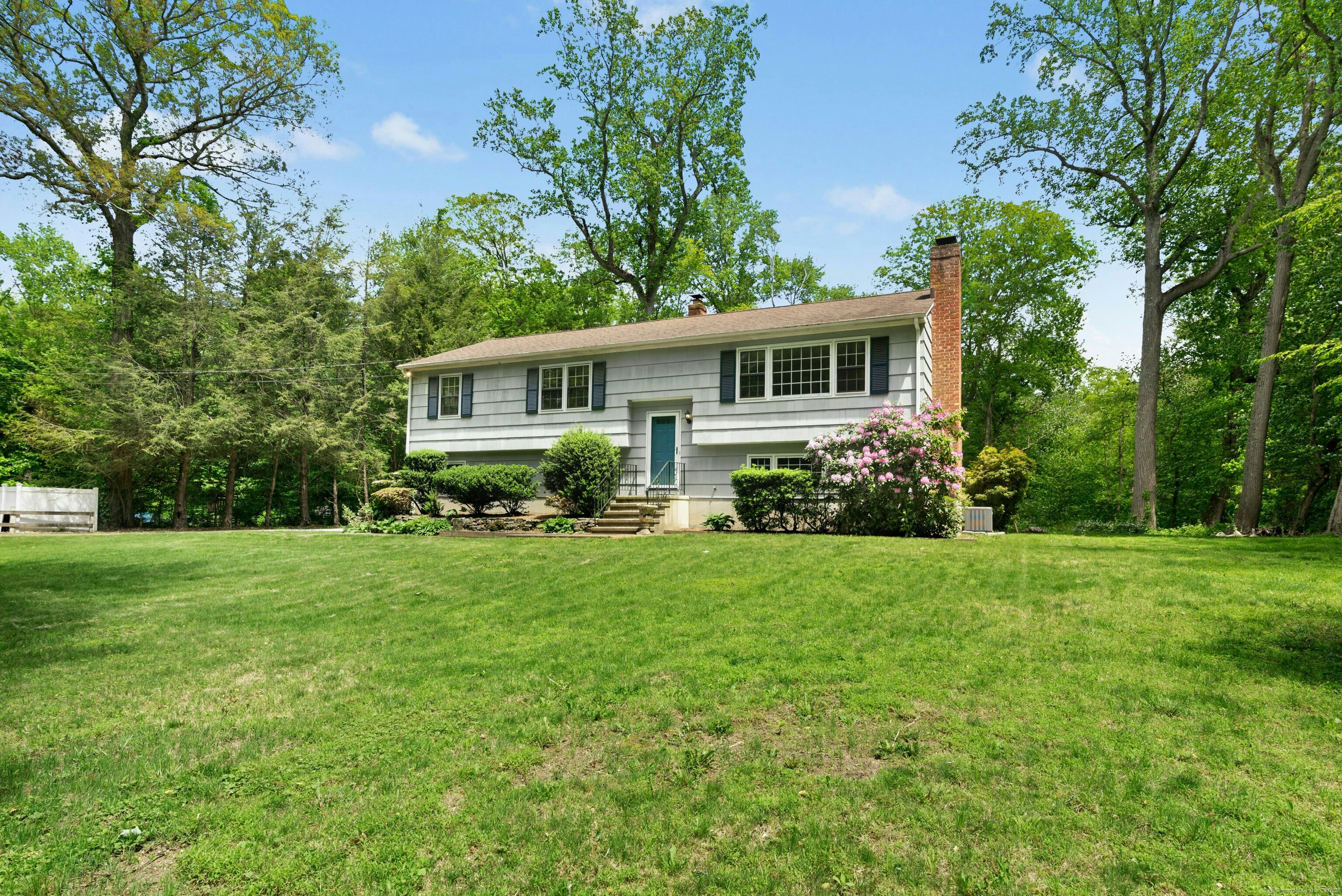 Property for Sale at Nichols Avenue, Shelton, Connecticut - Bedrooms: 3 
Bathrooms: 3 
Rooms: 6  - $599,000