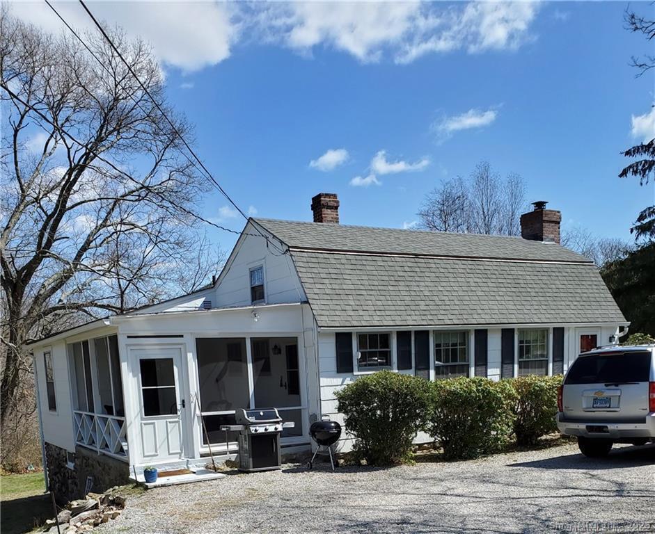 Pequot Avenue, Groton, Connecticut - 2 Bedrooms  
1 Bathrooms  
4 Rooms - 