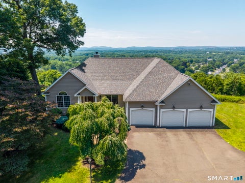 Homes For Sale - 135 Cedarwood Lane<br/> Newington, CT 06111