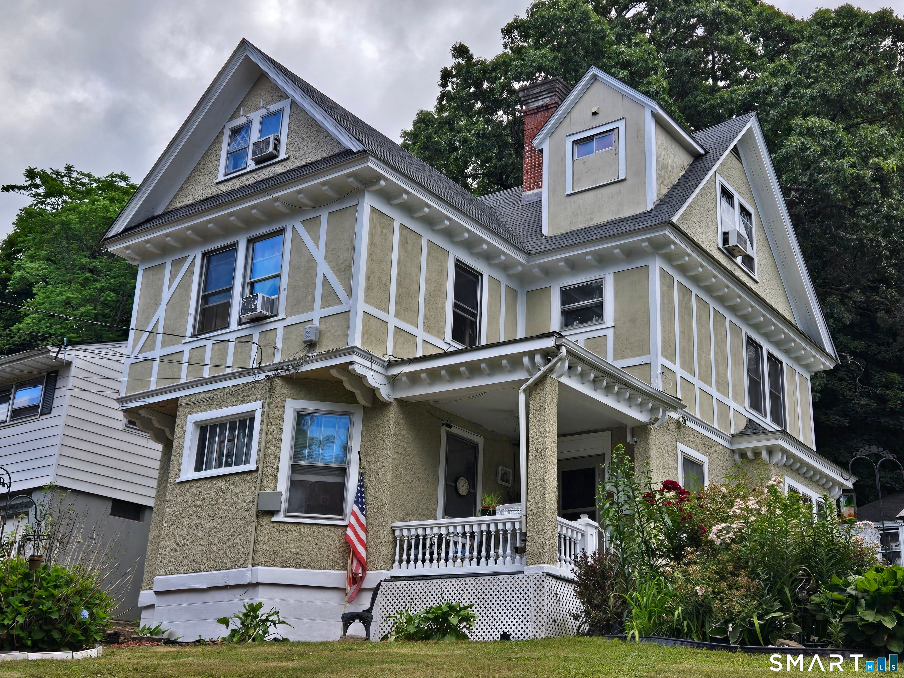 376 Farmington Avenue