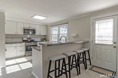 Photo of 10 Carolina Drive #APT 25, Montville, CT 06370 (MLS # 24148252)