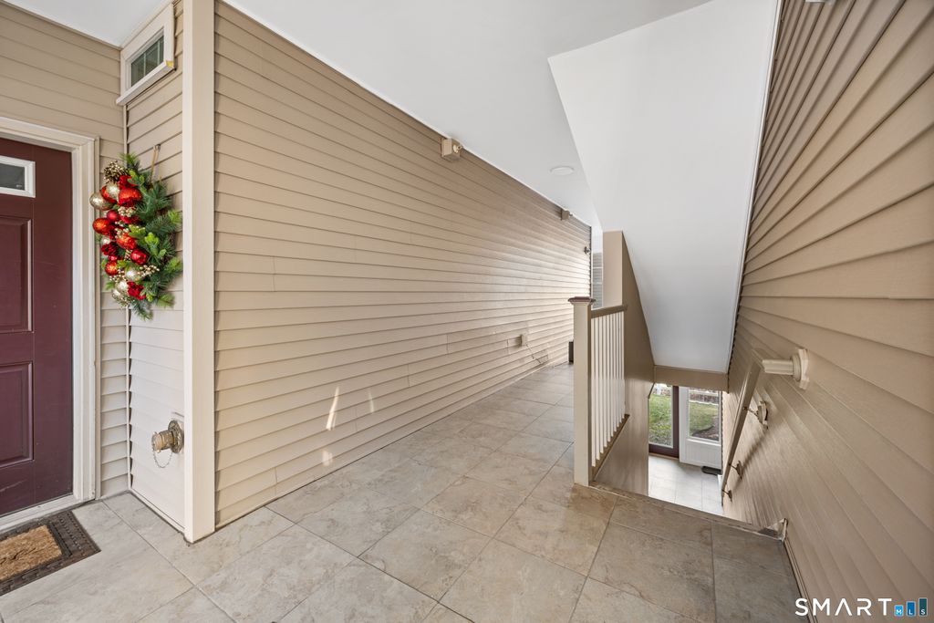 Photo of 95 S Ridge Lane #FGL-2, Berlin, CT 06037 (MLS # 24148838)