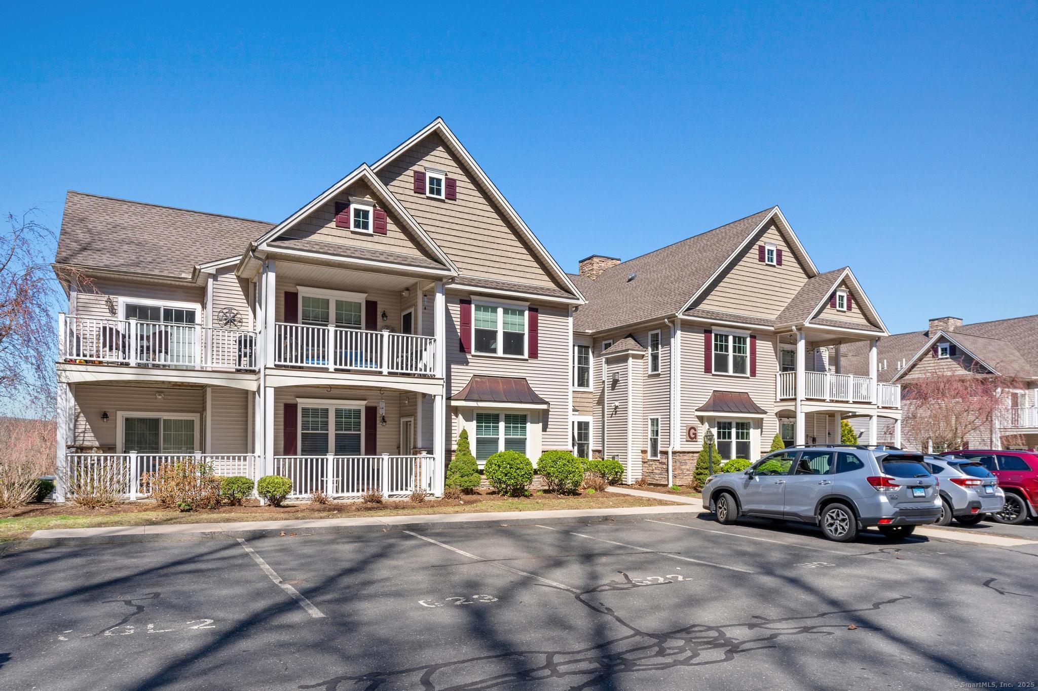 S Ridge Lane G103, Berlin, Connecticut - 2 Bedrooms  
2 Bathrooms  
5 Rooms - 