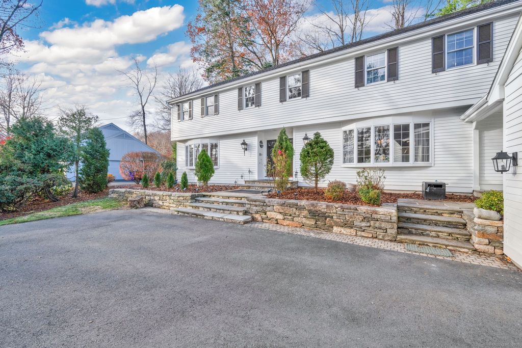 Photo of 75 Arlen Way, West Hartford, CT 06117 (MLS # 24137894)