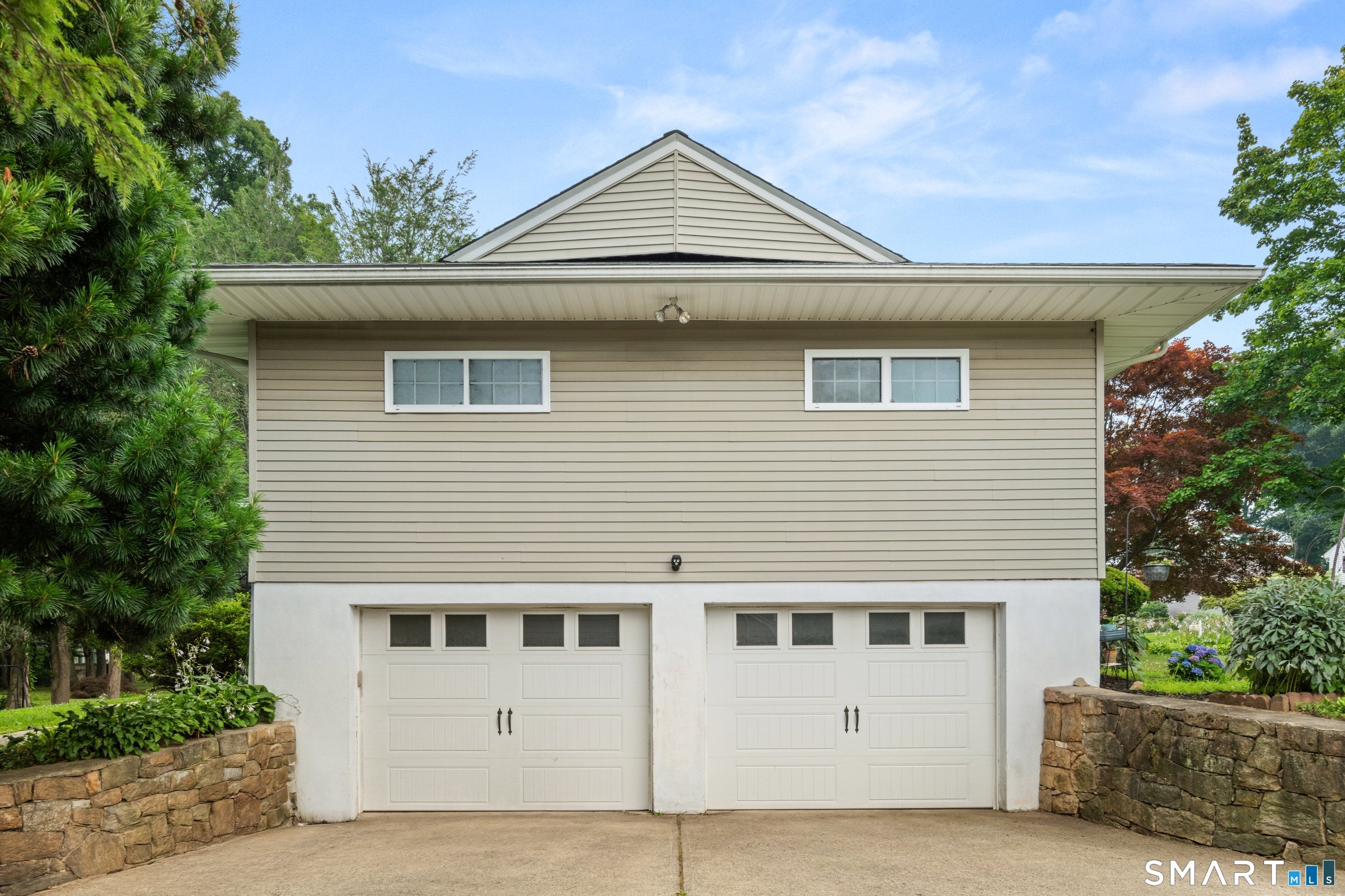 90 Meadowlawn Road