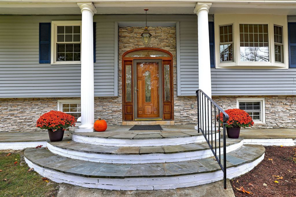 Photo of 7 Deerfield Drive, Newtown, CT 06482 (MLS # 24139863)