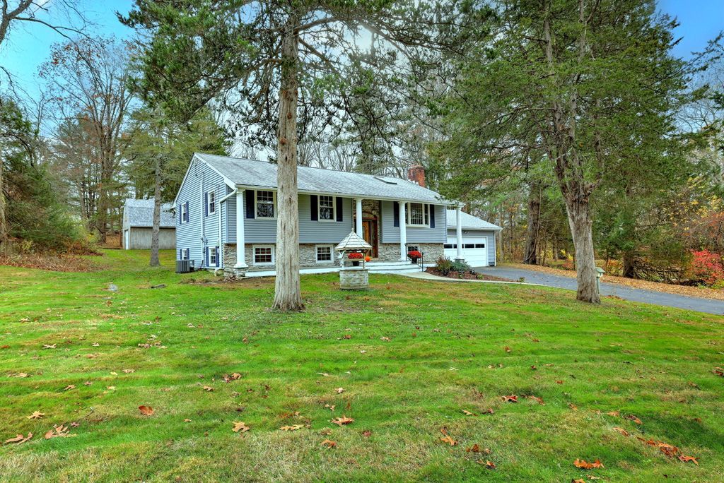 Photo of 7 Deerfield Drive, Newtown, CT 06482 (MLS # 24139863)