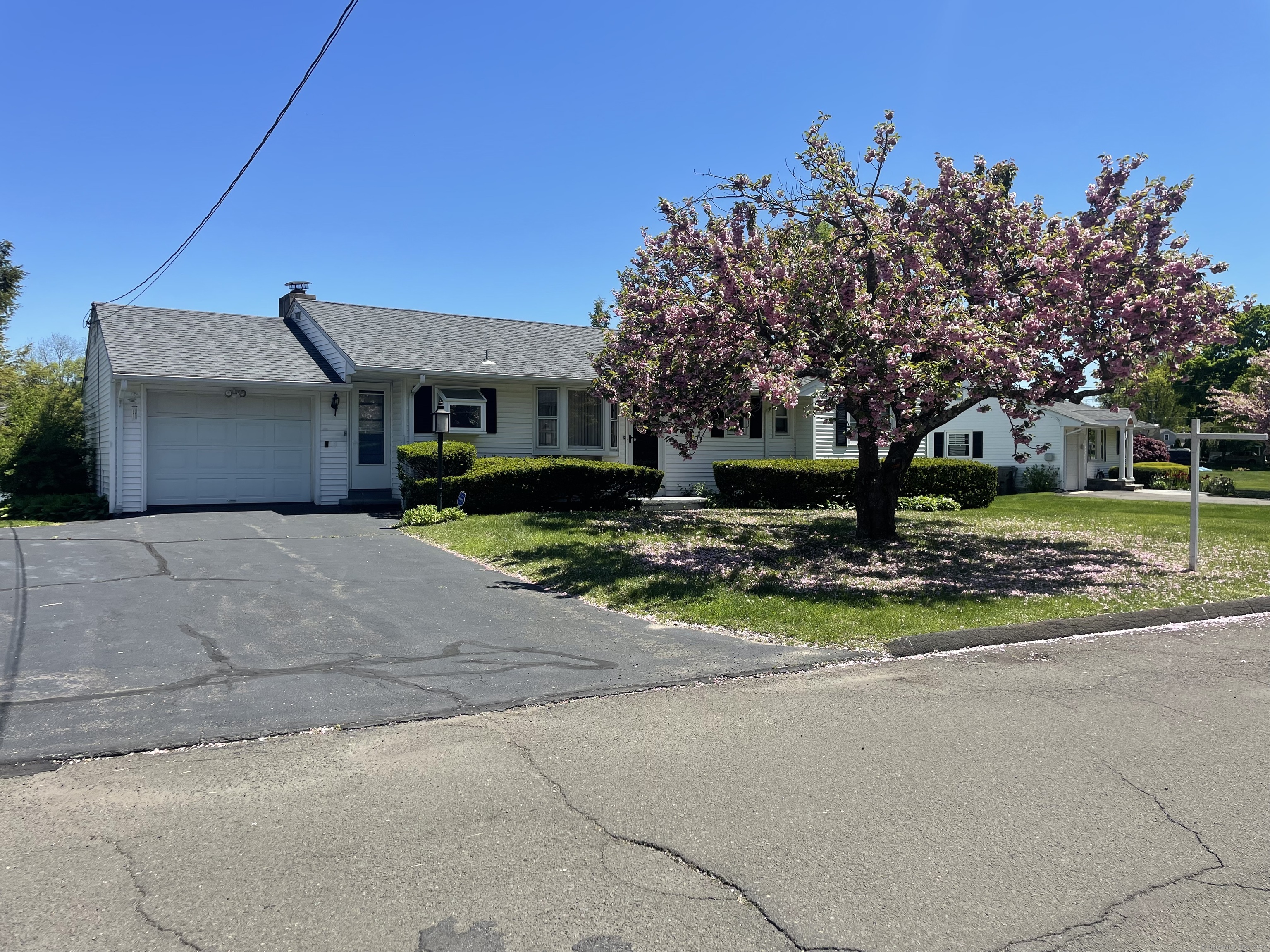 Property for Sale at 20 Apple Blossom Lane, Danbury, Connecticut - Bedrooms: 3 
Bathrooms: 2 
Rooms: 6  - $455,000