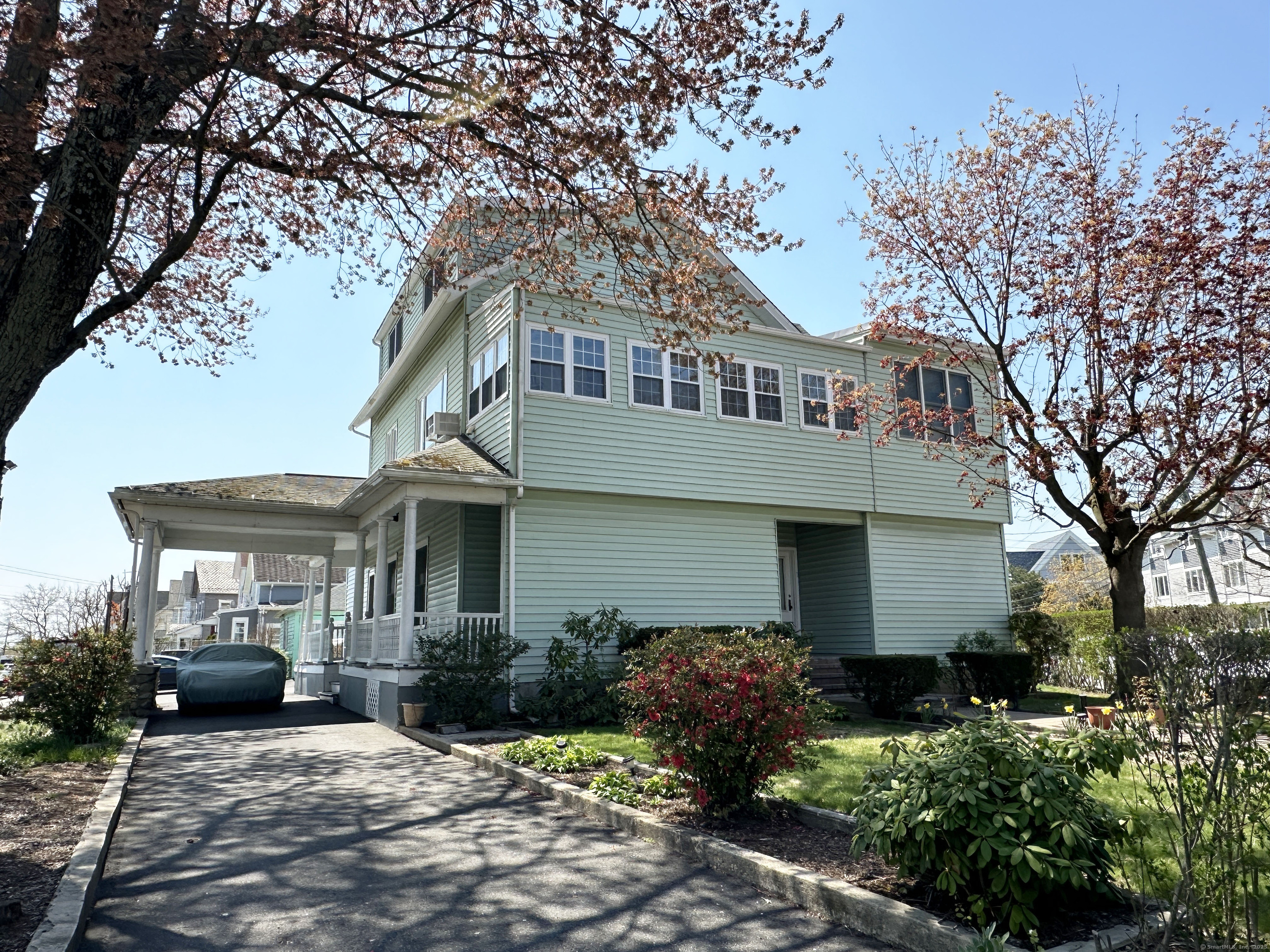 East Avenue Garden, Norwalk, Connecticut - 2 Bedrooms  
1 Bathrooms  
4 Rooms - 