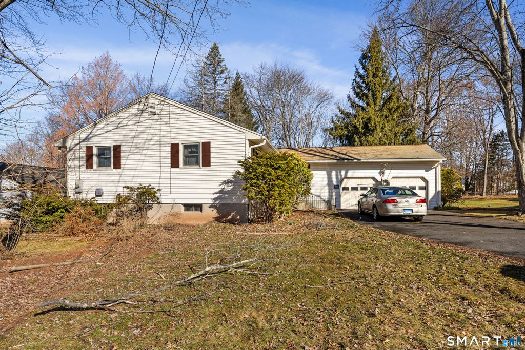 Photo of 24 Old Musket Drive, Newington, CT 06111 (MLS # 24157890)
