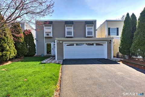 Photo of 8 Inverness Square, Middletown, CT 06457 (MLS # 24169008)