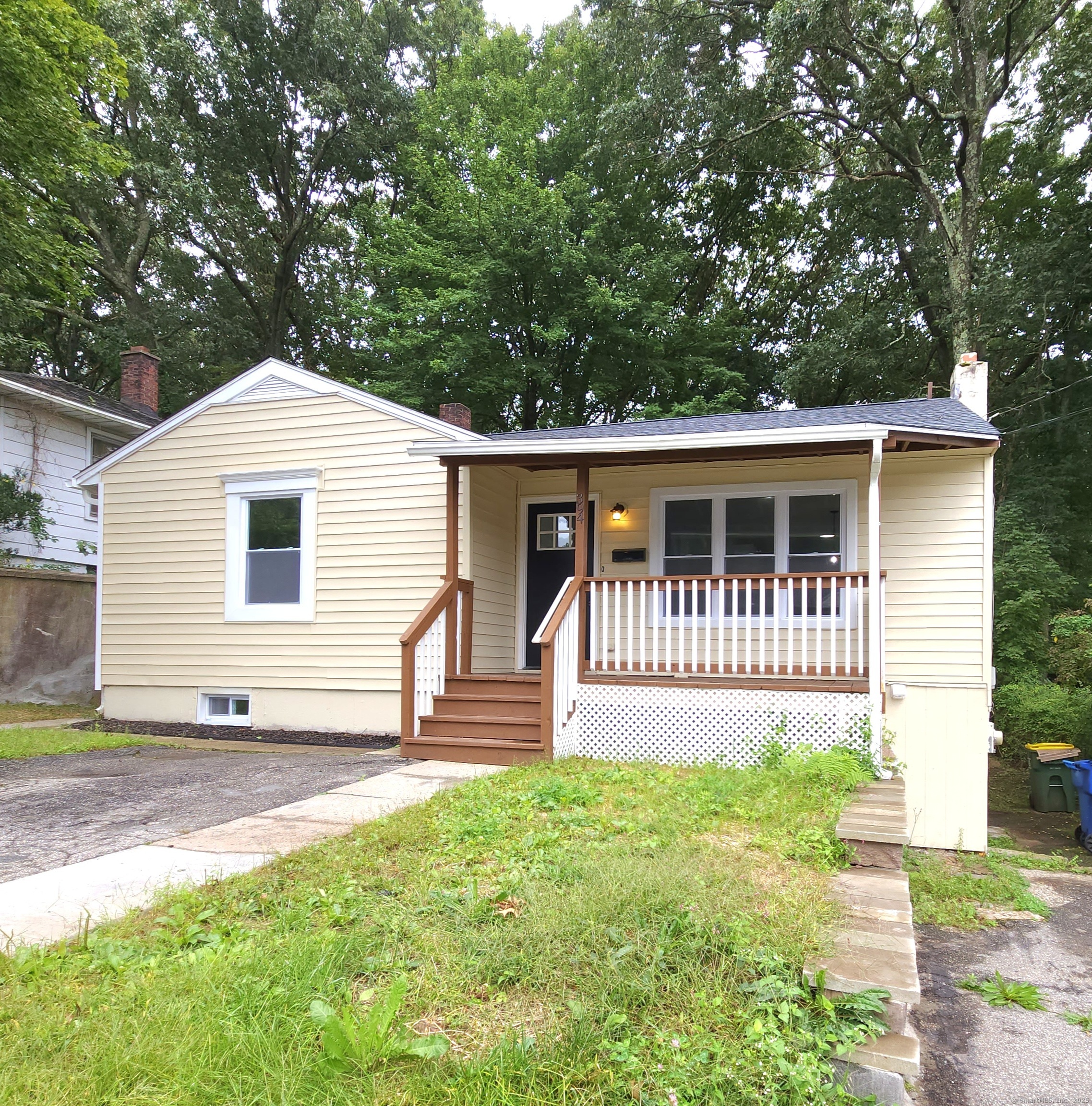 394 Homestead Avenue, Waterbury, Connecticut - 3 Bedrooms  
2 Bathrooms  
6 Rooms - 