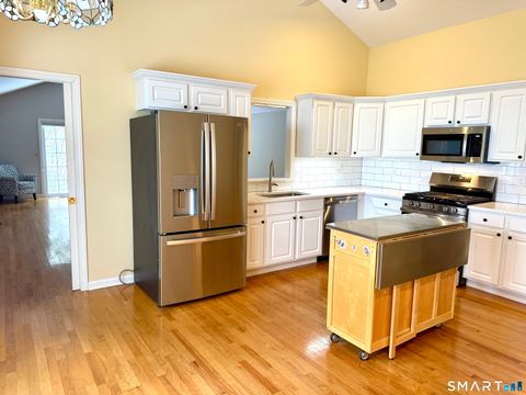 Tiny photo for 31 Greystone #31, Shelton, CT 06484 (MLS # 24154843)