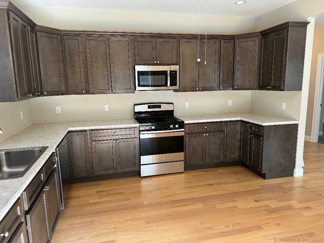 60 Pinehurst Drive #60, East Haven, Connecticut image 13