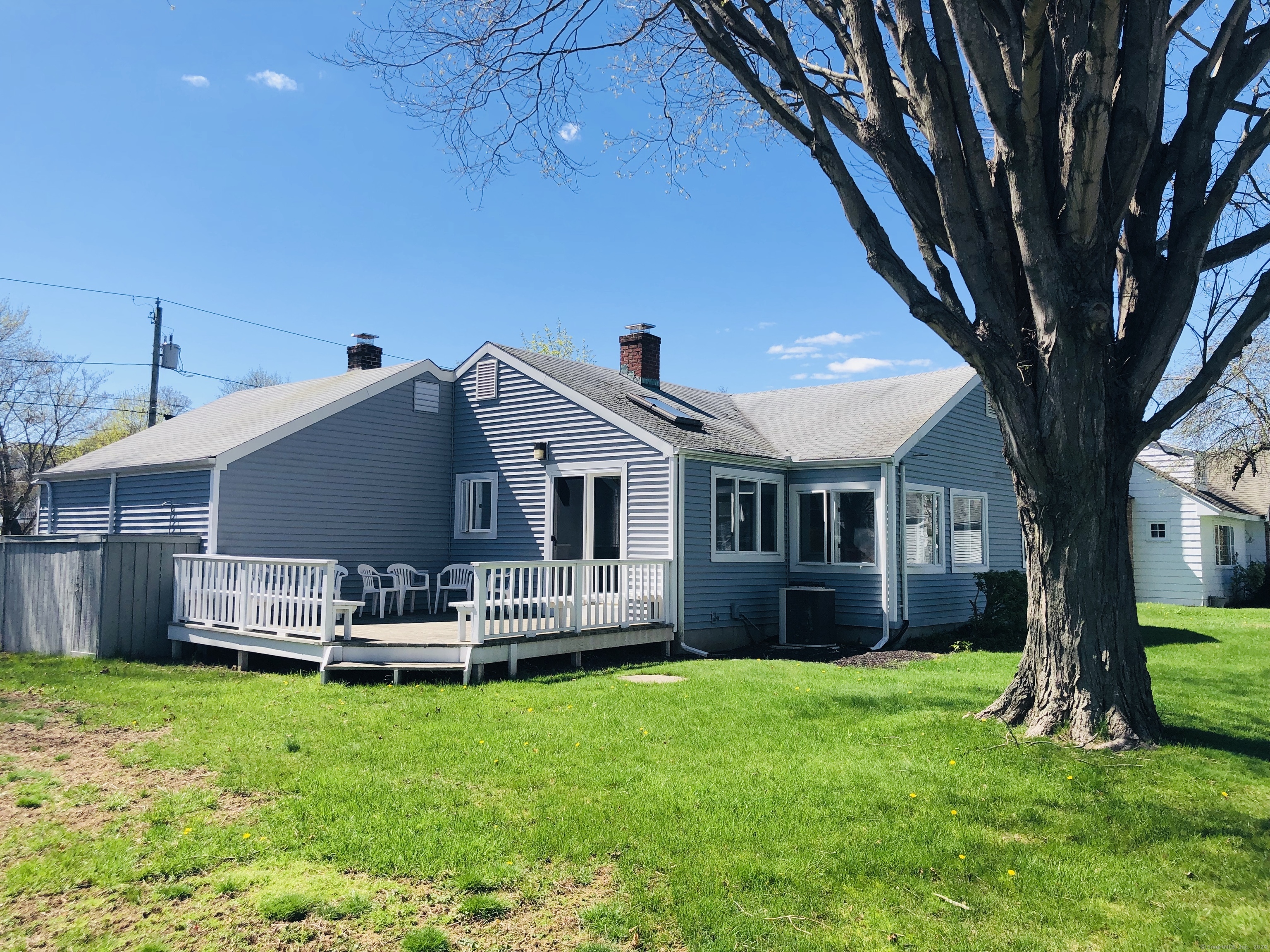 55 Overshores Drive, Madison, Connecticut - 2 Bedrooms  
2 Bathrooms  
5 Rooms - 