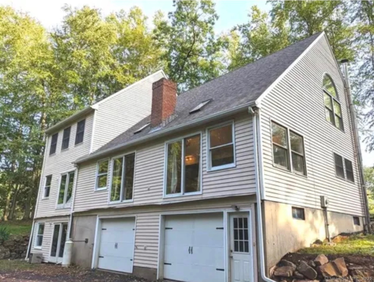 Property for Sale at Wallingford Road, Cheshire, Connecticut - Bedrooms: 4 
Bathrooms: 3 
Rooms: 10  - $579,999