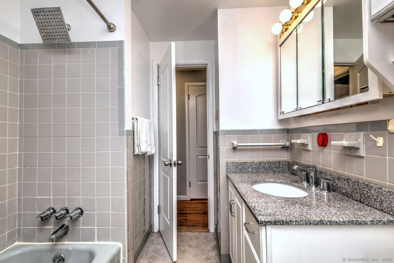 237 Valley Avenue, Bridgeport, Connecticut image 23