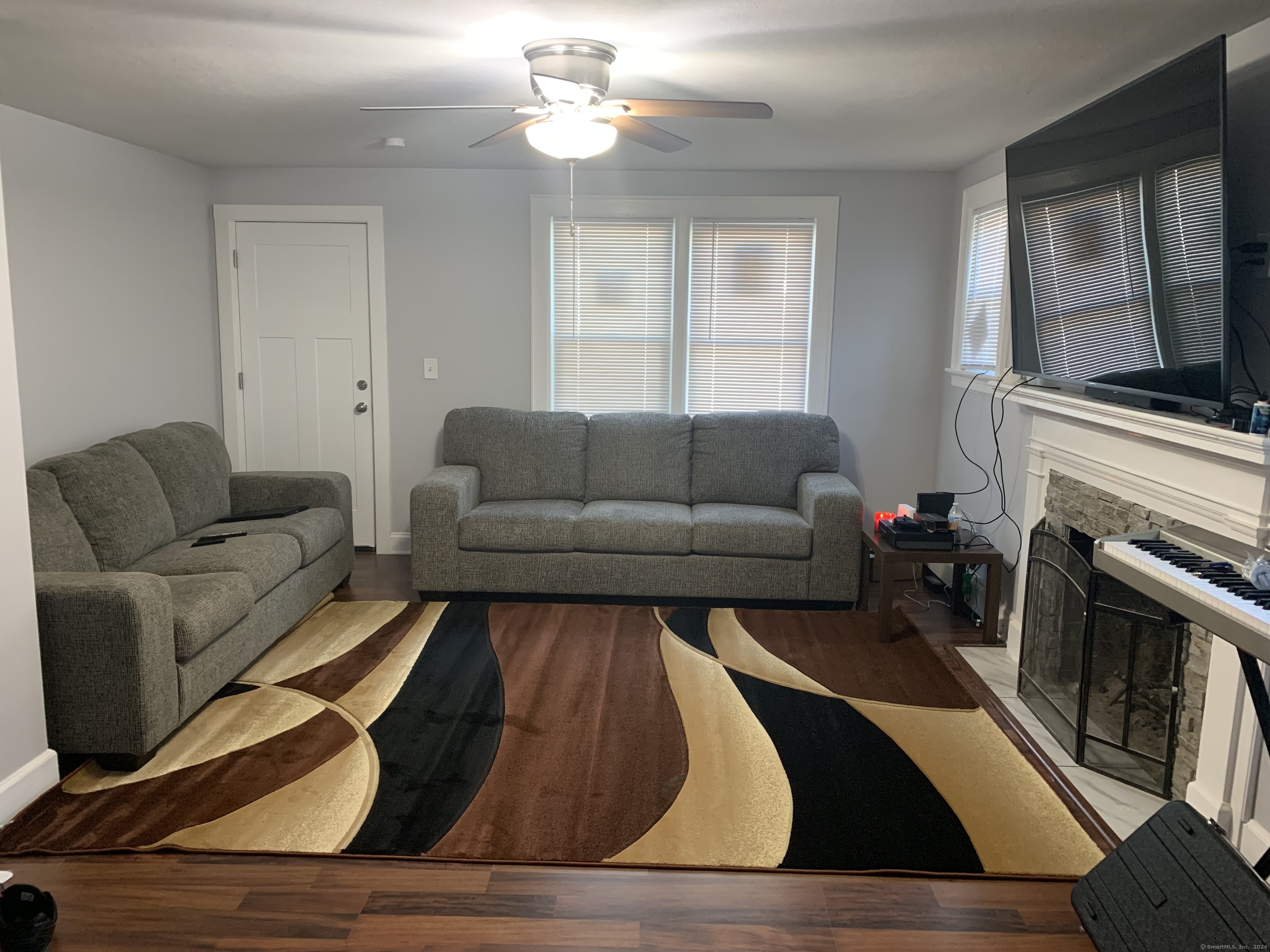 145 Quinn Street, Naugatuck, Connecticut - 2 Bedrooms  
1 Bathrooms  
6 Rooms - 