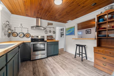 Tiny photo for 16 Huntley Court, East Lyme, CT 06357 (MLS # 24133736)