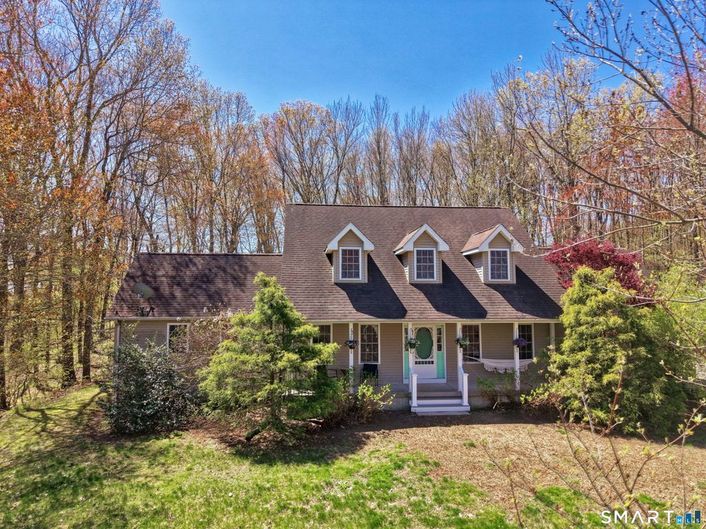 Photo of 31 Jan Court, Plymouth, CT 06786 (MLS # 24168714)