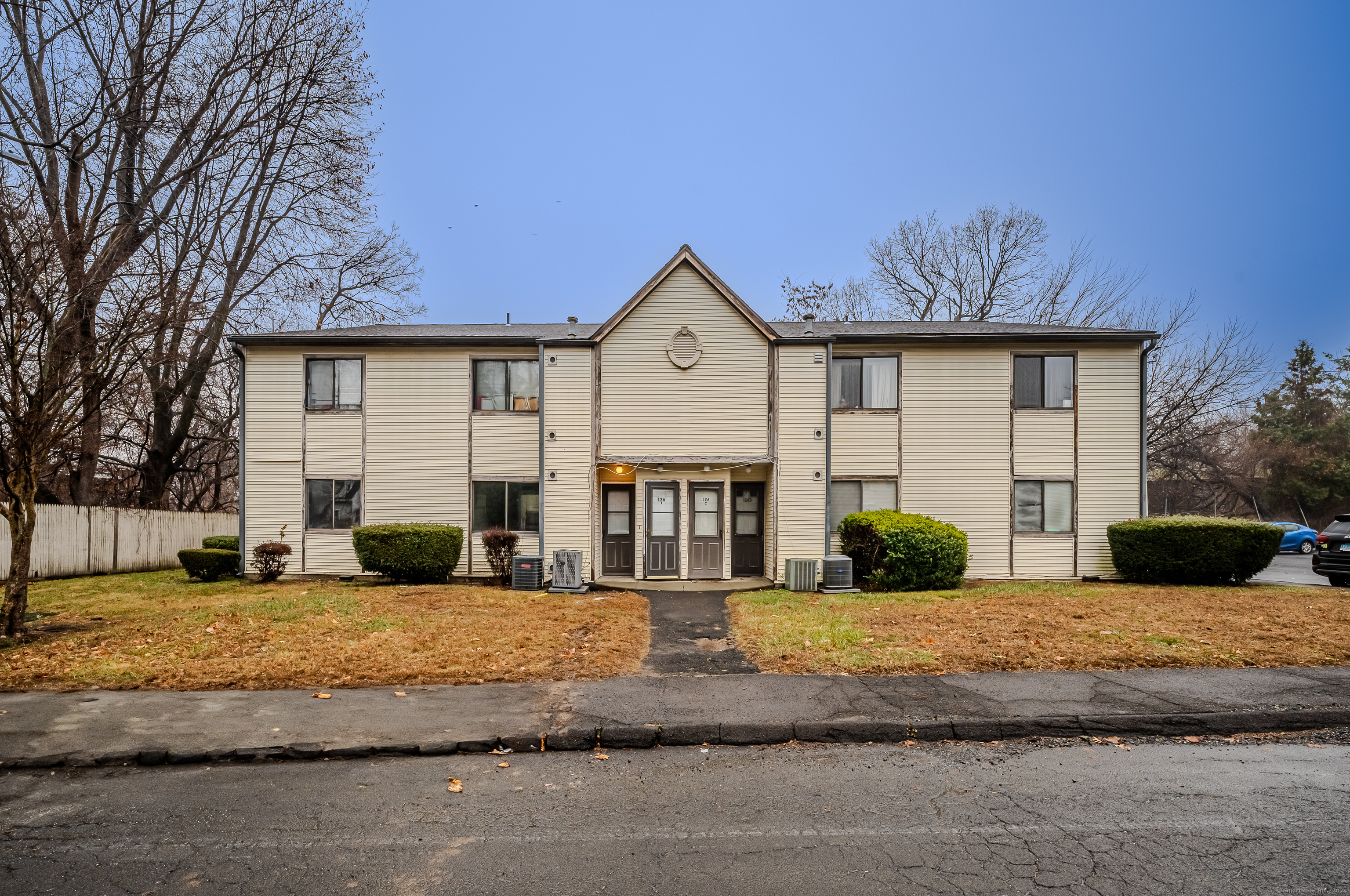 Derby Avenue Apt A, New Haven, Connecticut - 2 Bedrooms  
1 Bathrooms  
4 Rooms - 