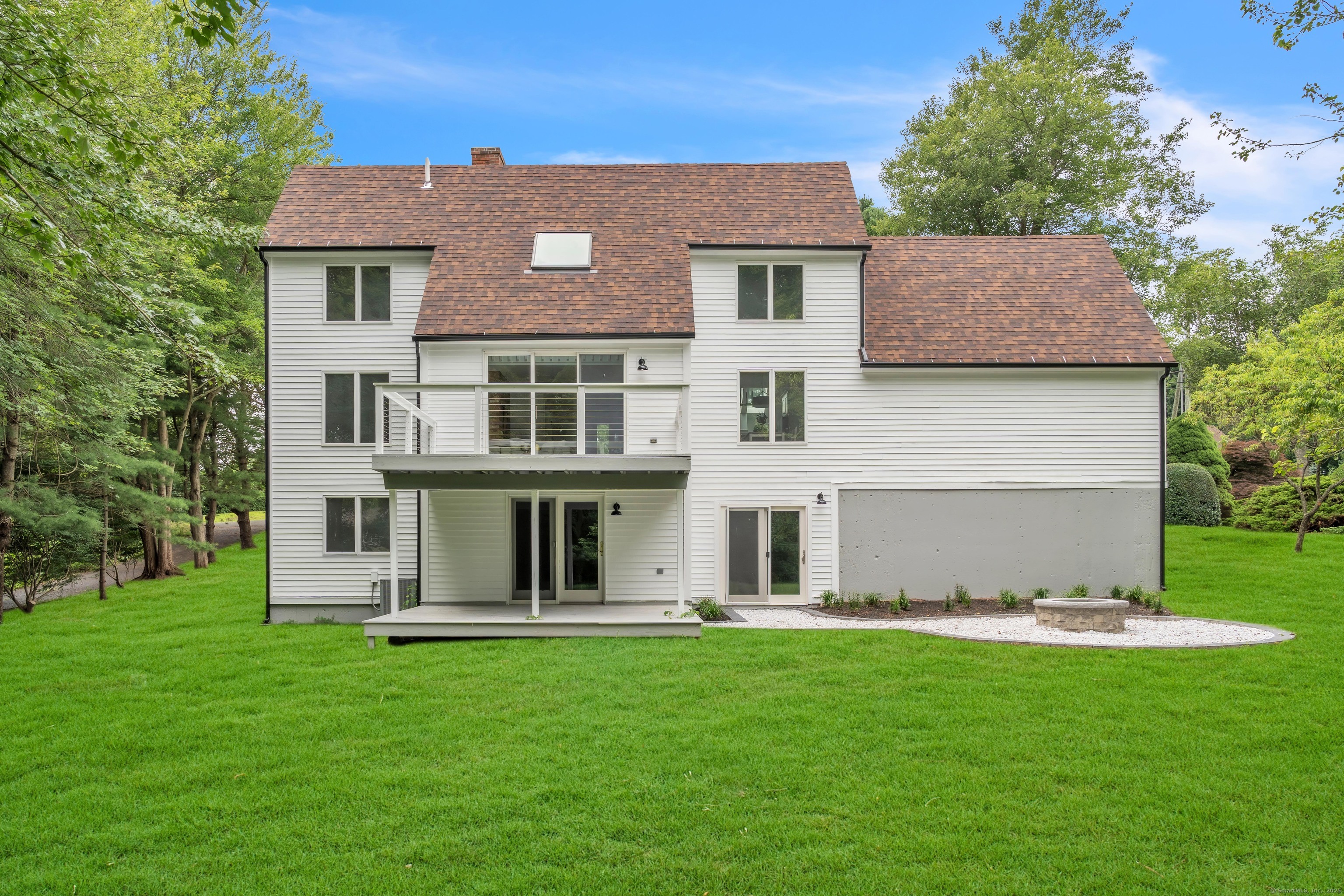 916 North Farms Road